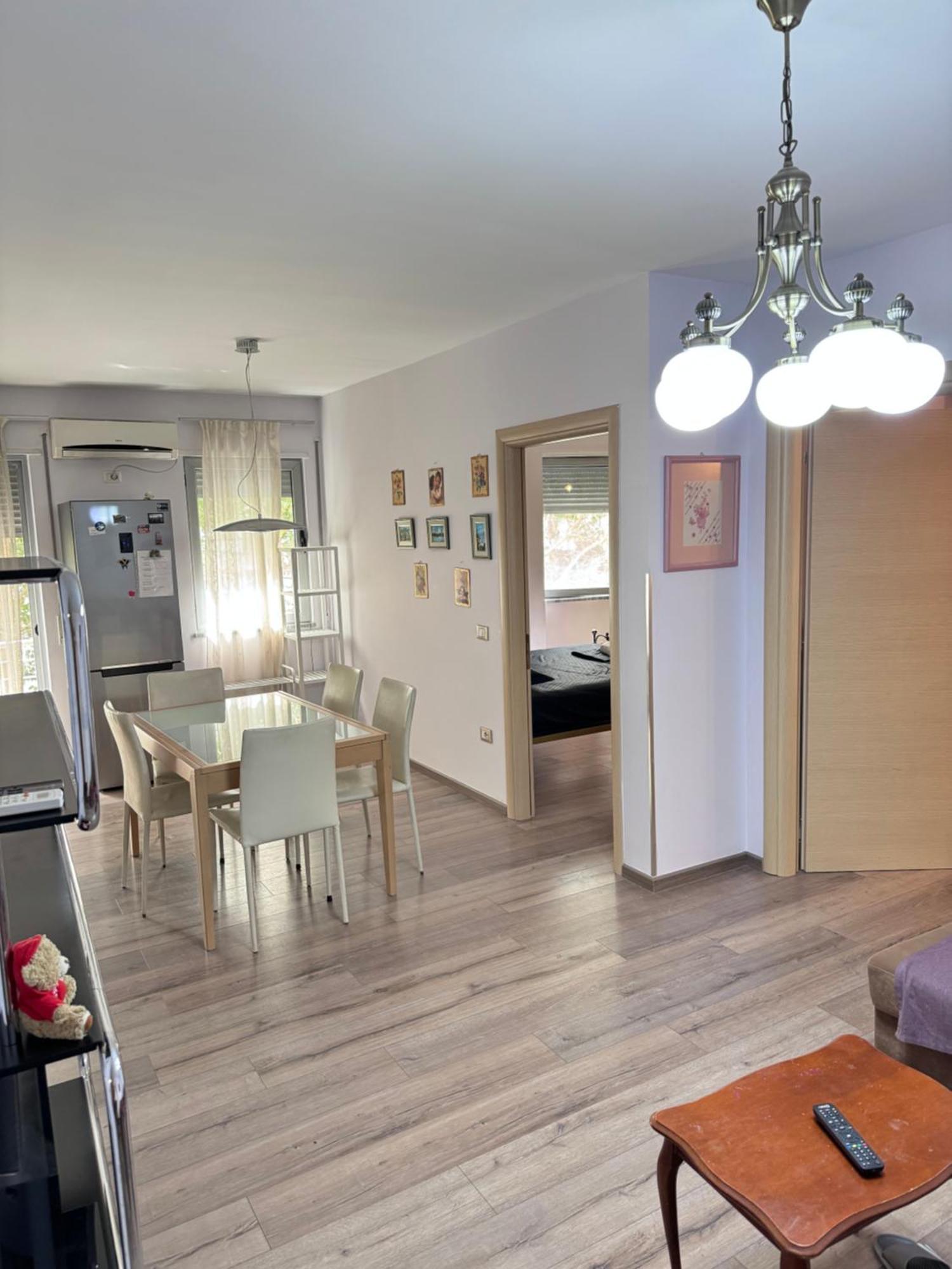 Apartment Stylish Downtown Getaway Tirana